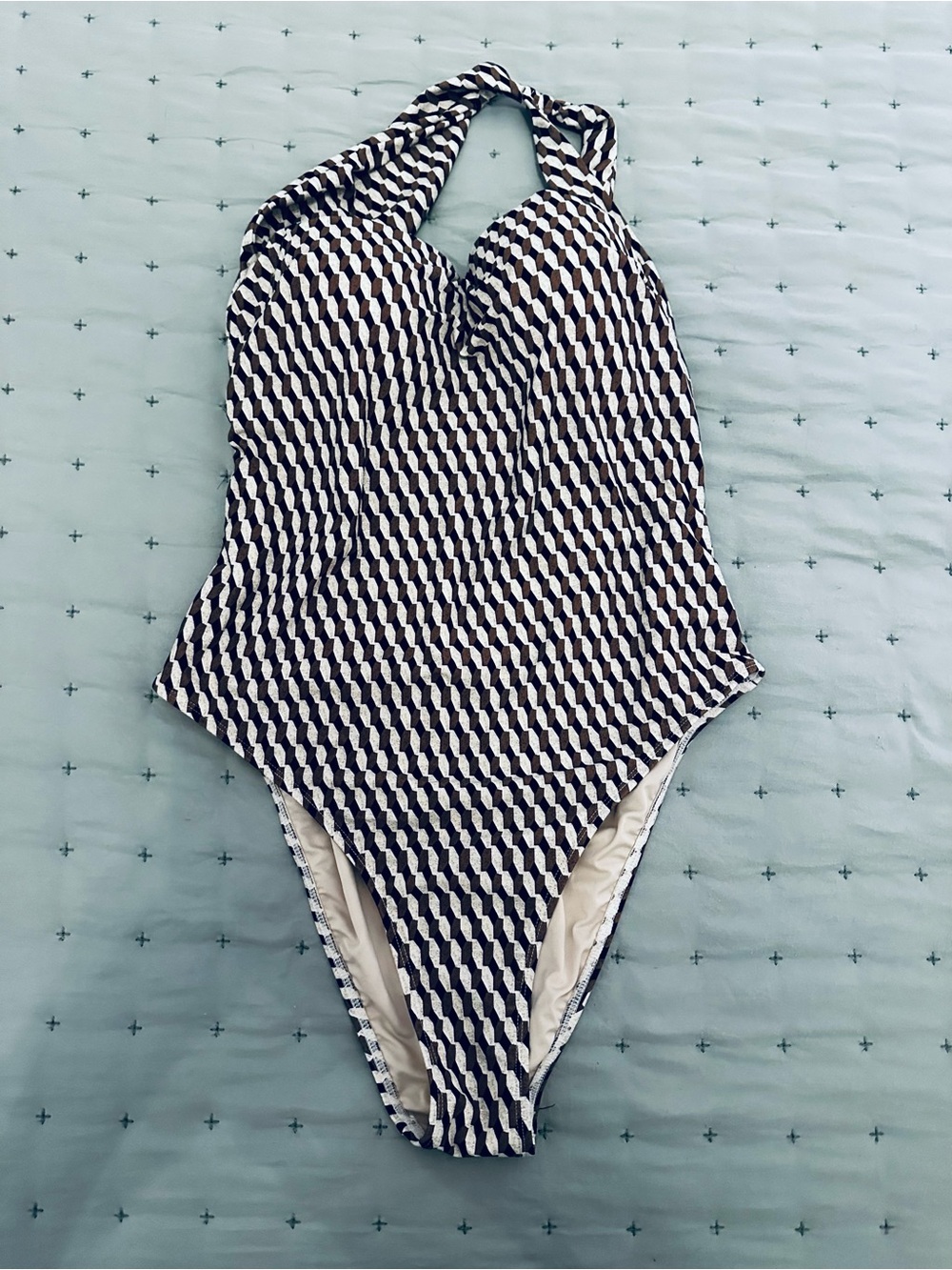 Cupshe Black and White Geometric Halter One-Piece Swimwear